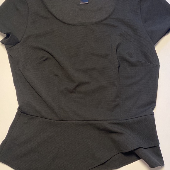 Ann Taylor Ruffled‎ Top - Picture 4 of 6